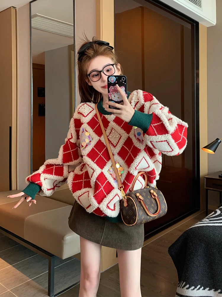 Женский свитер с красными ромбами и блестками новинка 2024 осенне-зимняя