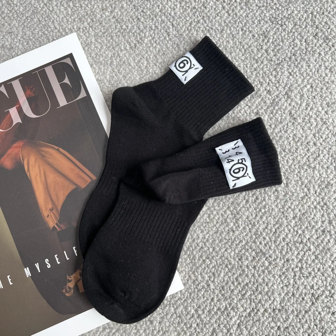 Margiela MM6 Socks Men's Women's Fashion 23FW Luxury Brand MM Hand Sewn Patch Letters Mid-tube Skateboard Casual Sports Sock