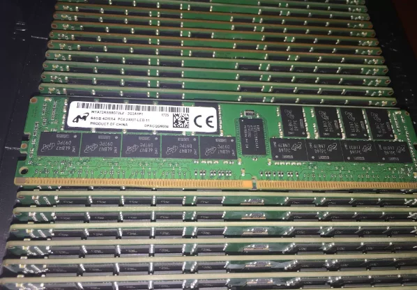 

Для MT Magnolia MTA72ASS8G72LZ-2G6B2SG 64G 4DRX4 PC4-2666V RECC Серверная память