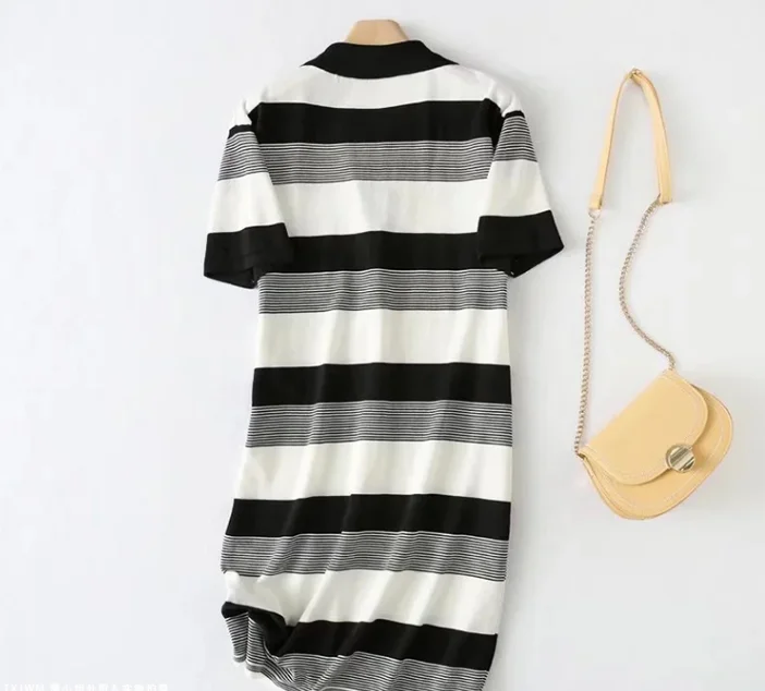 Женское трикотажное платье с коротким рукавом вышивкой в виде кролика