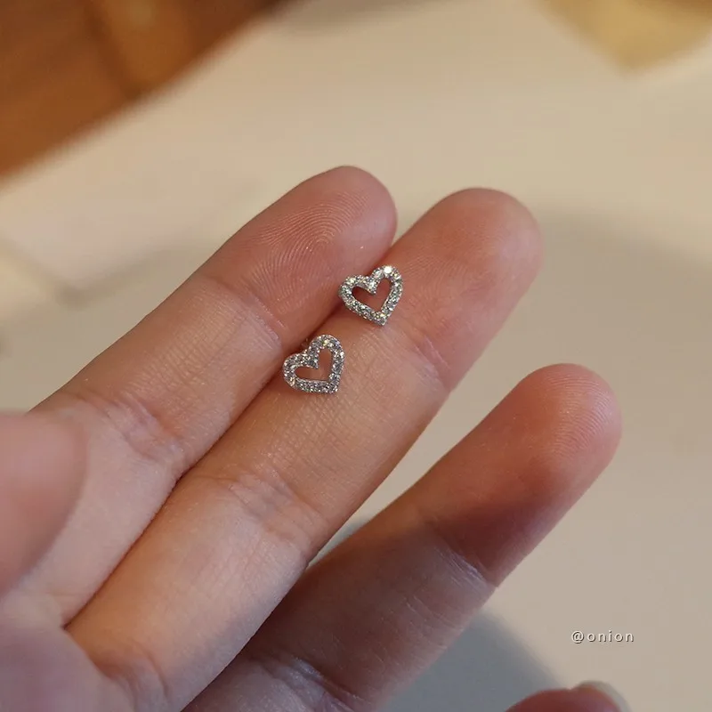 

Позолоченные Изысканные микро-серьги с цирконами в виде сердечек изысканные серьги в виде фотоэлементов