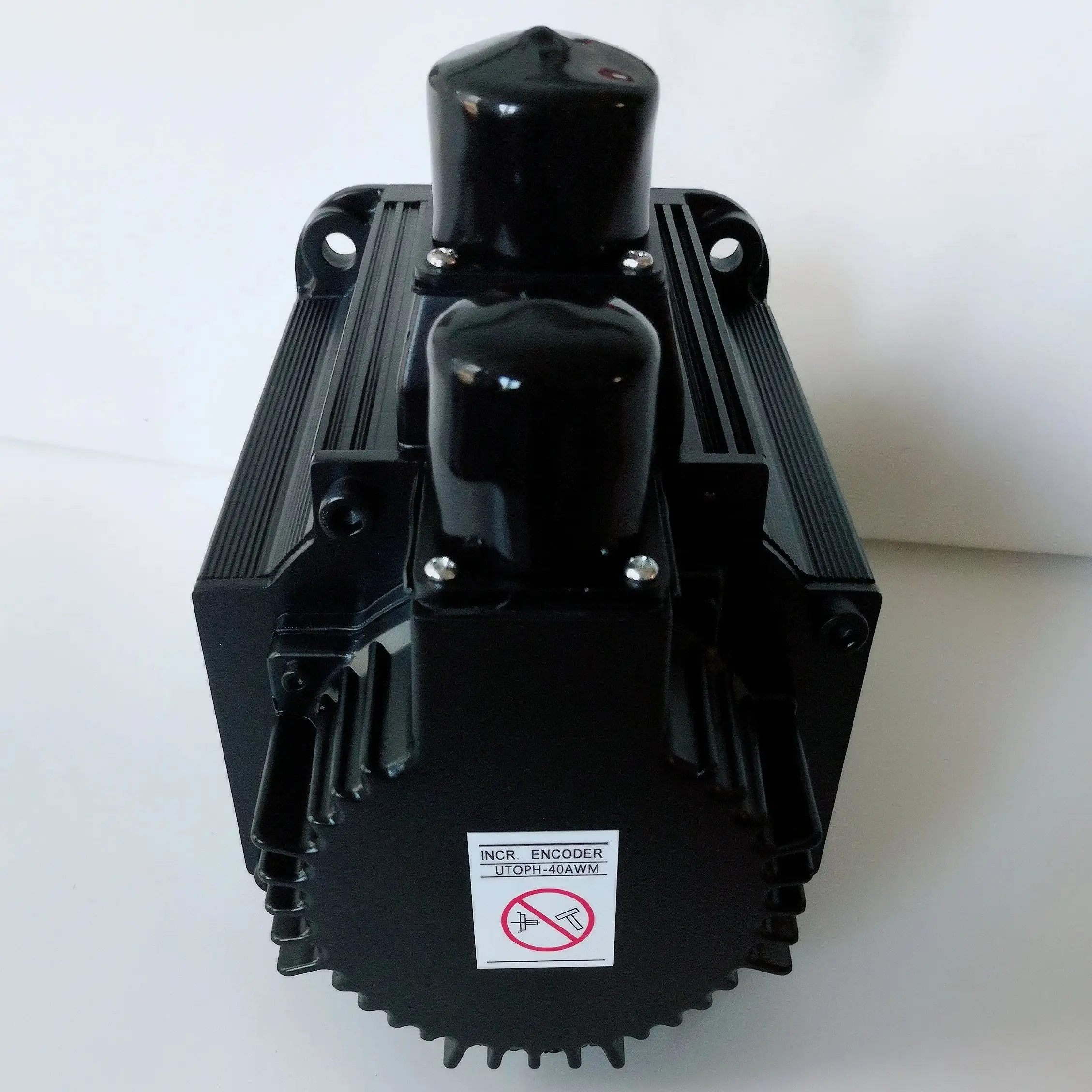 SGMS-30A6A Совершенно новый серводвигатель SGMS 30A6A быстрая доставка