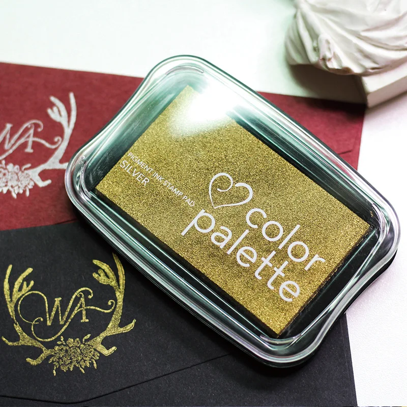 Рисунок 2 - Золотой Inkpad с изображением месяца