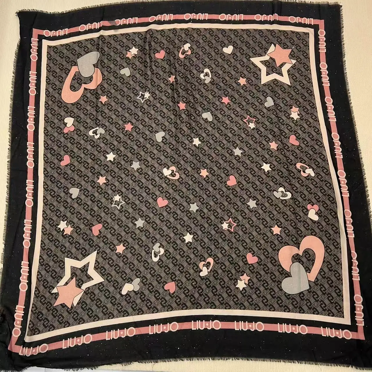 

Большое квадратное полотенце liu.jo