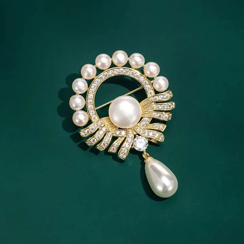 

Luxury Brand New Year Brooches for Women Designer Vintage Pearl Brooch Coat Pin Accessory 2023 New Tide Free Shipping