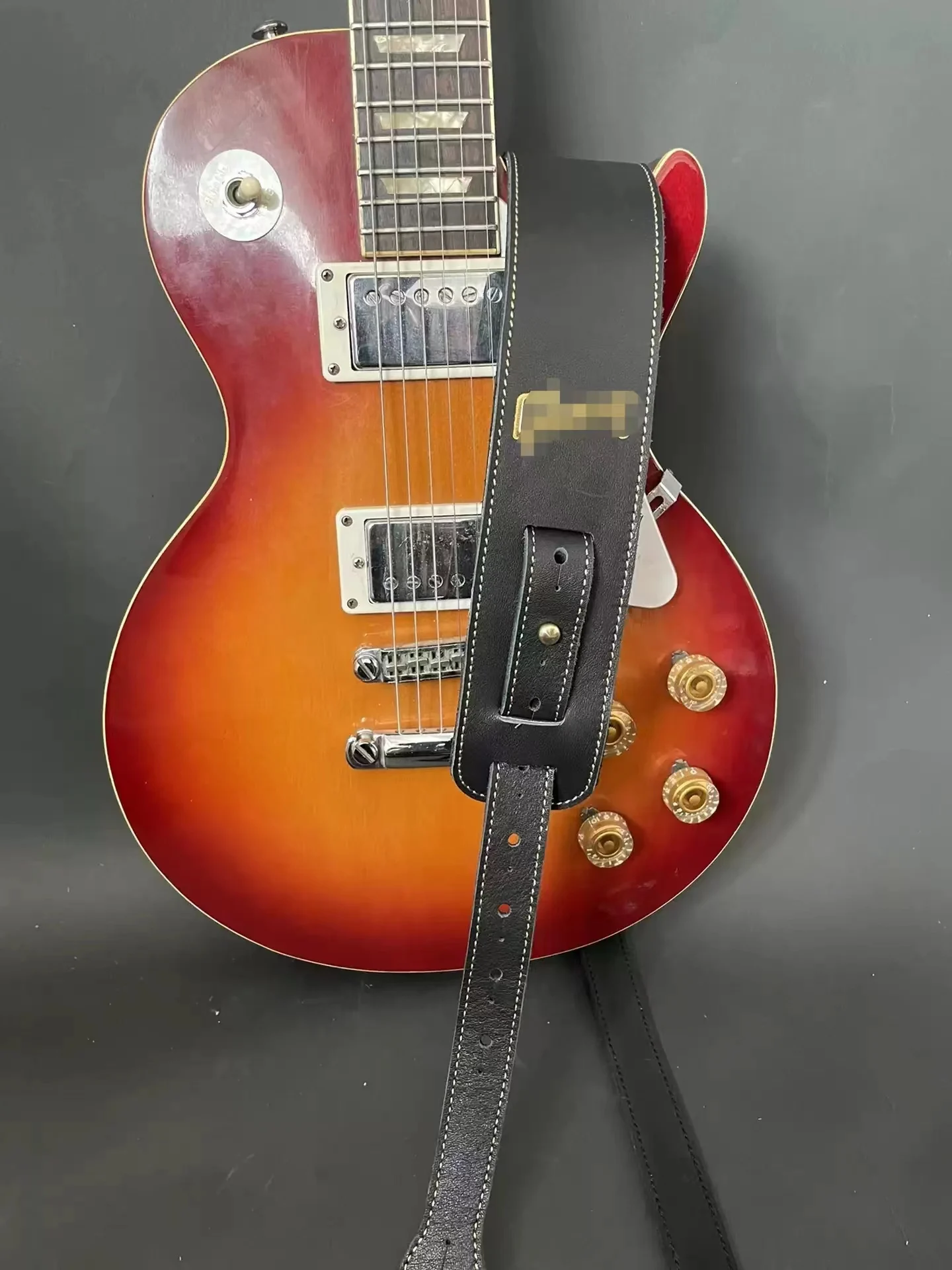 

Handmade Cowhide Strap For Electric Guitar,Support Customizable