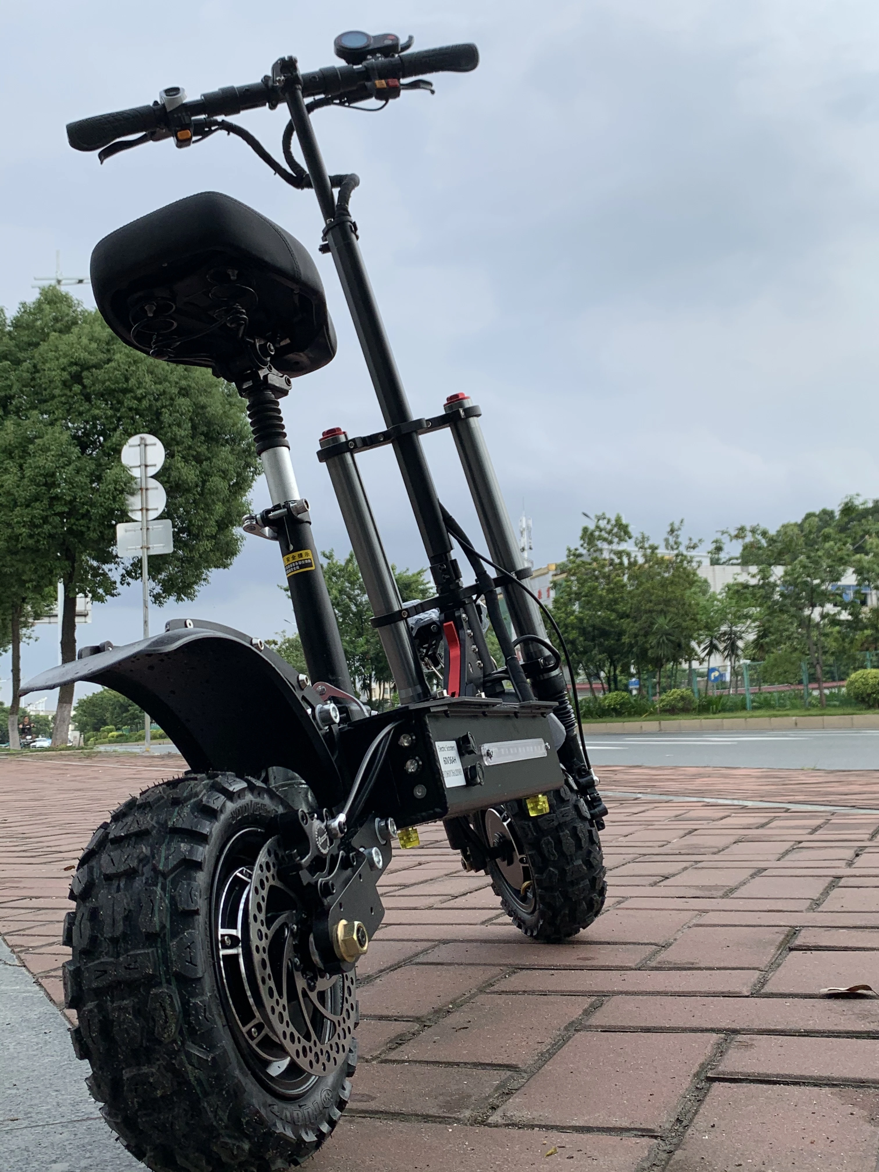 

Dual Motor Off Road Electric Scooter For Adult With Seat 11" wheel 85KM/H High Powerful 5600W E Scooter
