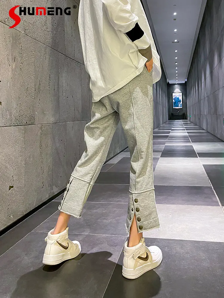 

Серые повседневные спортивные штаны для женщин, новинка весны 2023, Модные индивидуальные штаны на пуговицах с колокольчиками, женские эластичные брюки до щиколотки