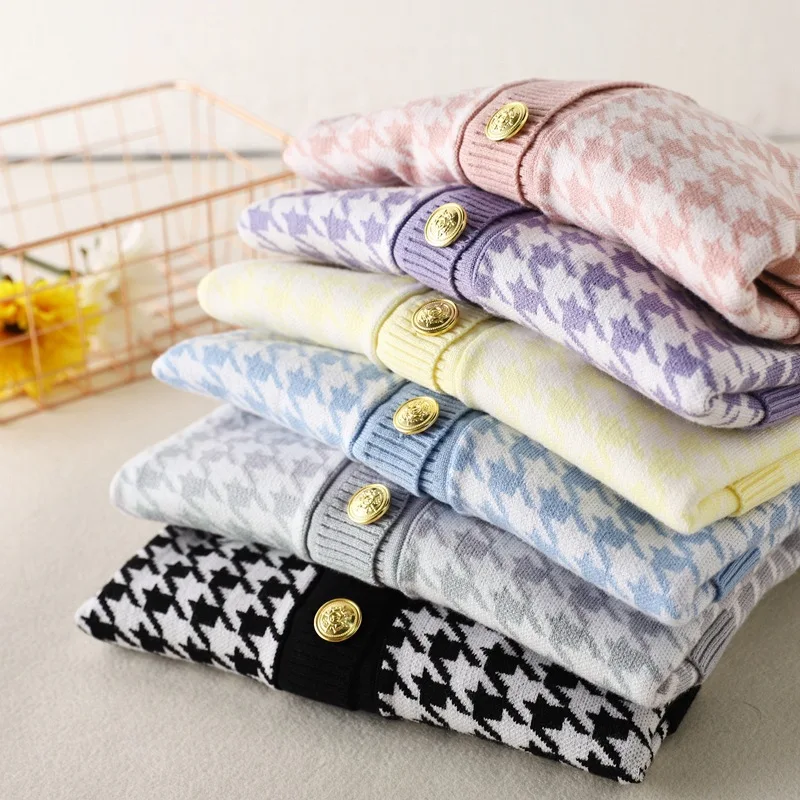 

Xiaoxiangfeng Houndstooth Knitted Cardigan Women's Top 2022 Autumn New V-neck Long-sleeved Loose Mid-length Top Coat