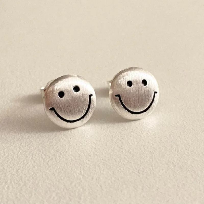 

Женские серьги-гвоздики под серебро 925 пробы