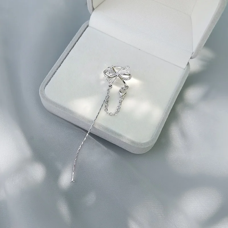 Серебряный циркониевый бант зажим для ушей женский летний с кисточкой милый