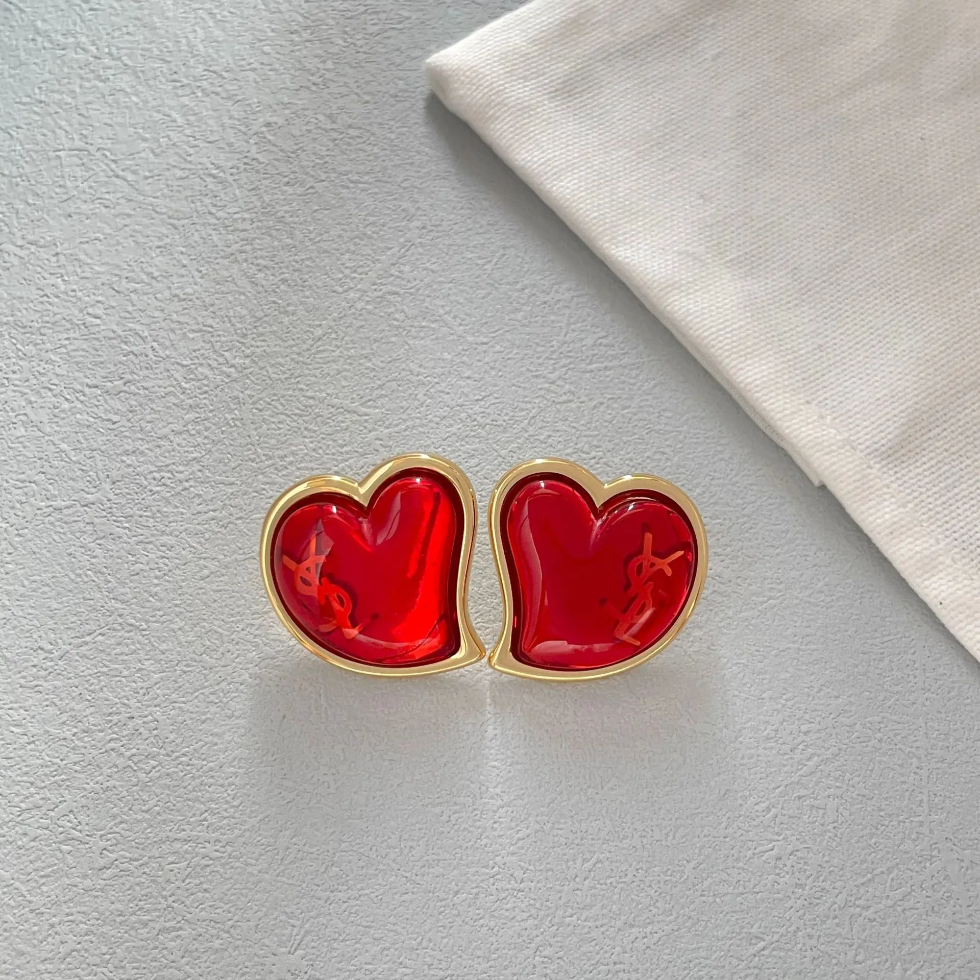 

Heart-Shaped & Red Transparent Gemstone Earrings Simple Love Heart Earrings Women's Earrings