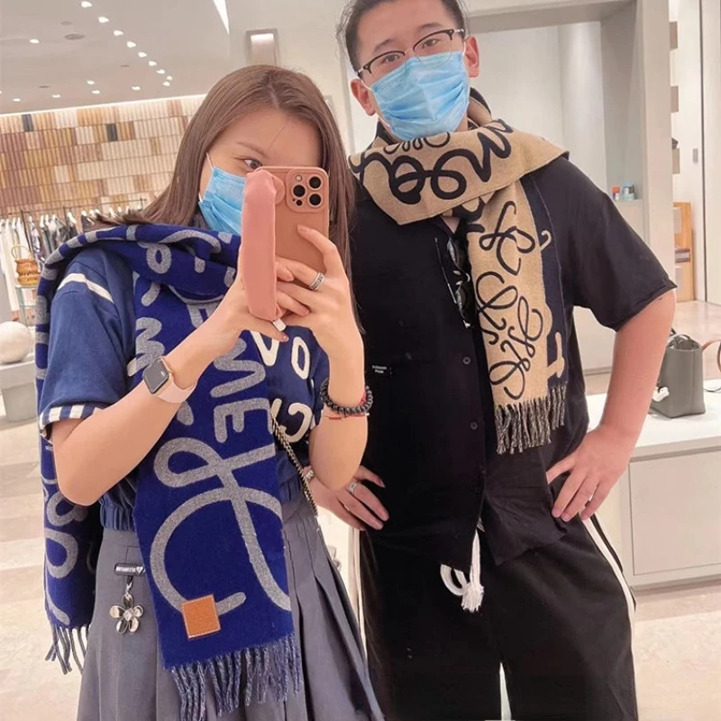 

Новинка 2023, винтажный двусторонний кашемировый шарф с надписью граффити для женщин на осень и зиму, теплый жаккардовый шарф для влюбленных