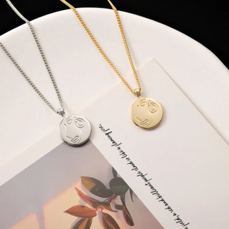 

Fashion simple portrait round card gold necklace for women clavicle chain luxury wedding holiday gift jewelry gothic accessories