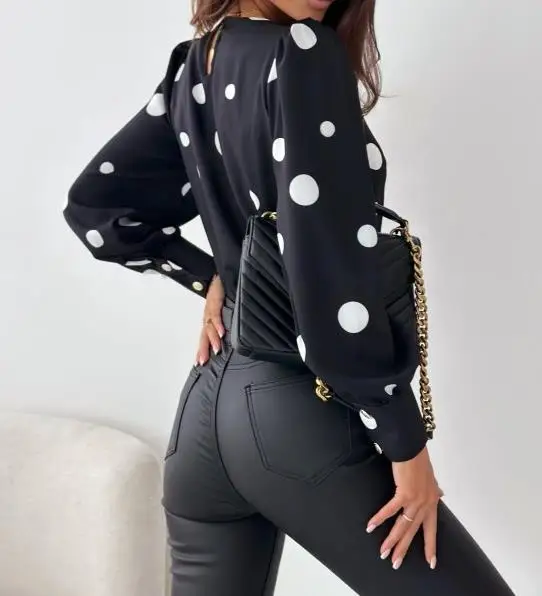 Рисунок 3 - Женская футболка