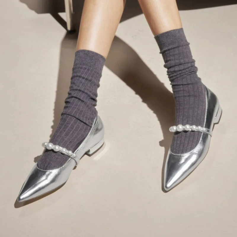 Женские туфли-лодочки новинка 2024 женские с ремешком бусинами острым носком на