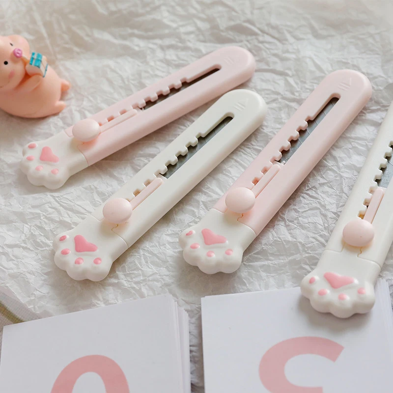 

Канцелярский нож в виде кошачьей лапы, 9 см