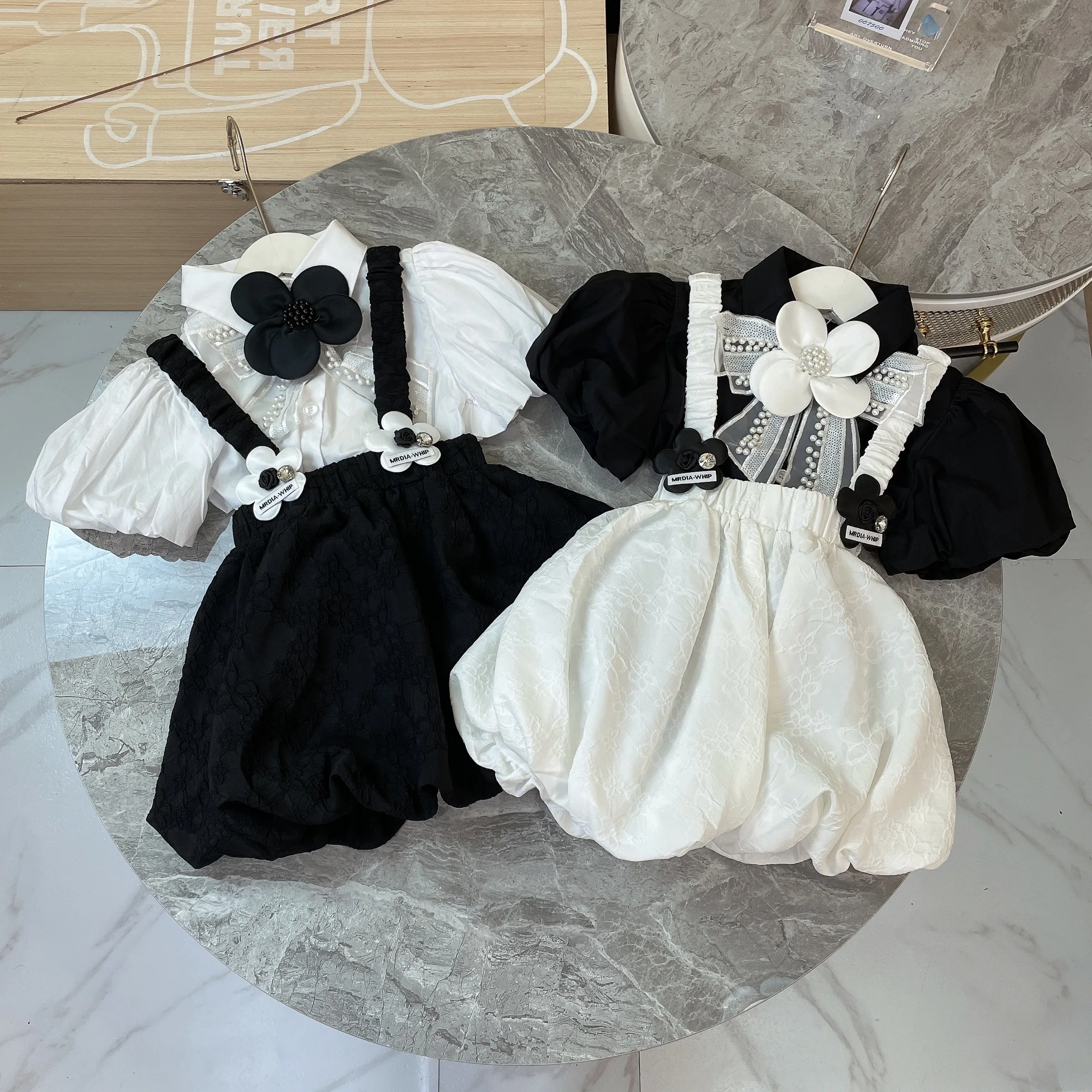 

Girls' summer suit 2022 new fashion girls' baby exotic clothes short sleeved shirt strap skirt two piece set fashion
