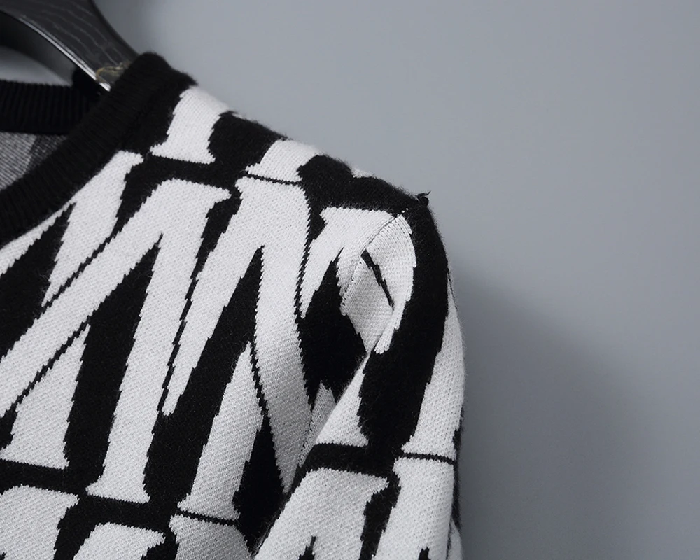 Черный белый цветной свитер с буквенным принтом контрастных цветов для мужчин