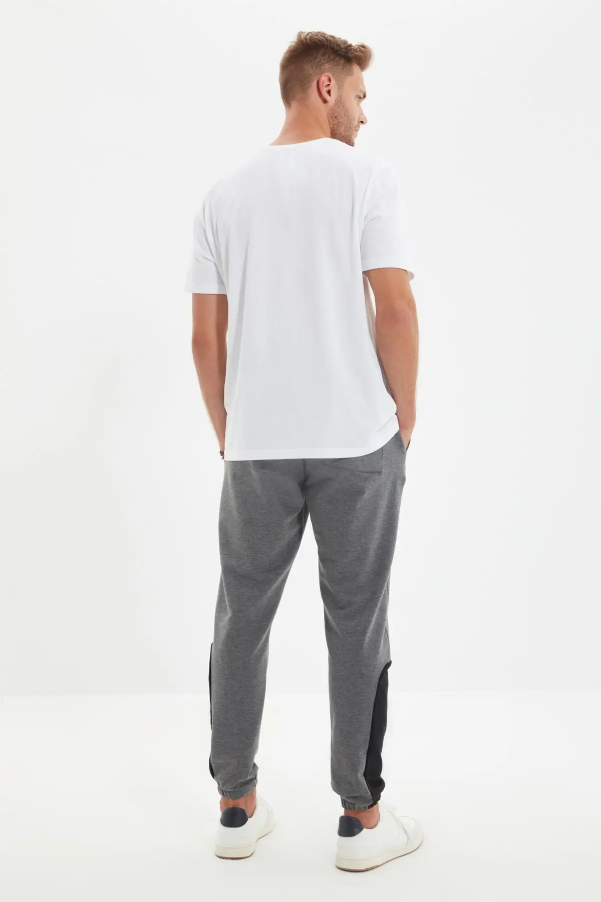 

Sportswear & Accessories