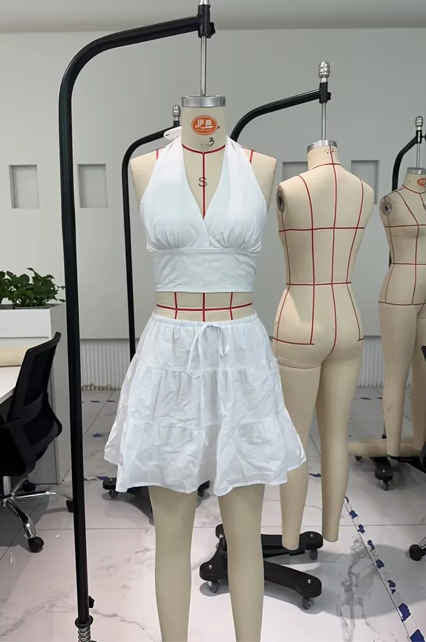 Женский комплект из двух предметов юбка с V-образным вырезом и открытой спиной