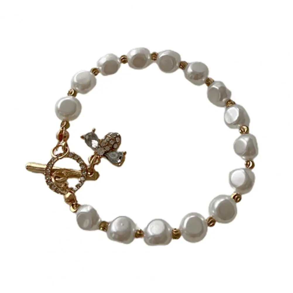 

Female Bracelet Shiny Anti-fade Dress Up Faux Pearl Bee Pedant Women Bracelet Charm Bracelet for Girlfriend