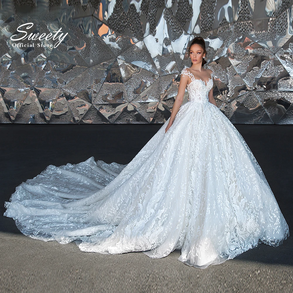 

Luxury Wedding Dress Embroidered Lace Boat Neck Ball Gowns Sleevelesswith Appliques Sashes Vestido De Noiva Plus Size Button