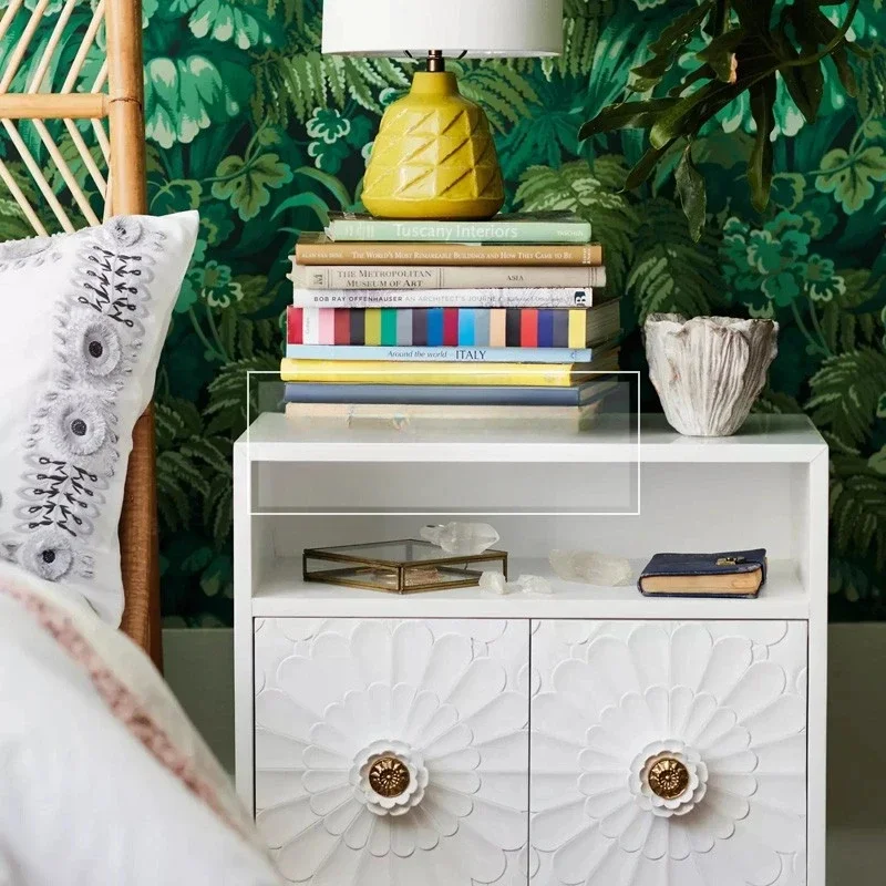 Прикроватная тумбочка из массива дерева итальянская светлая роскошная белая