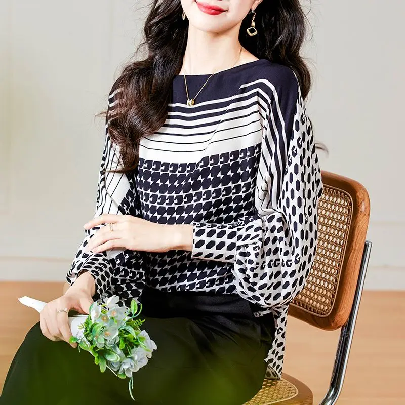 Женский свободный топ с воротником-лодочкой