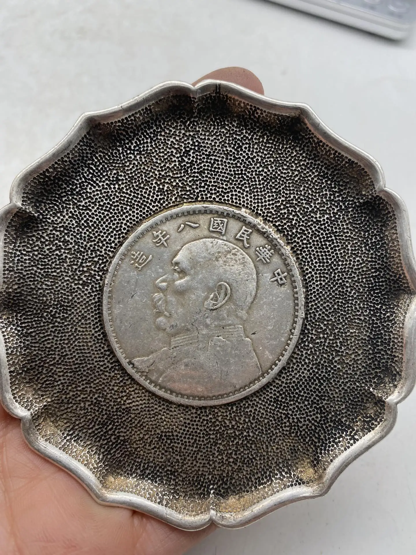 

Фарфоровая дисковая тарелка 8,5 см из белой меди и латуни с рисунком лотоса, тарелка с инкрустированными монетами, металлические поделки, сем...