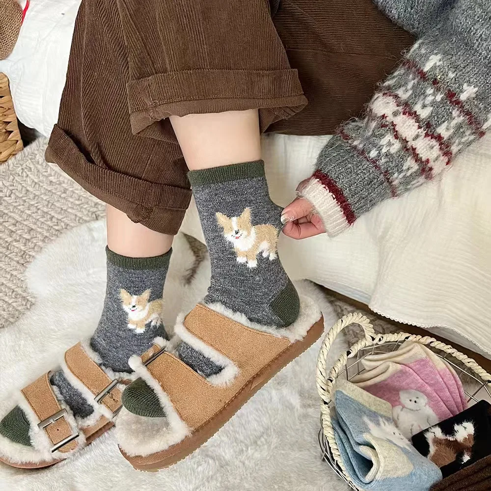 Зимние утолщенные шерстяные носки в японском стиле форме собаки цветные блоки