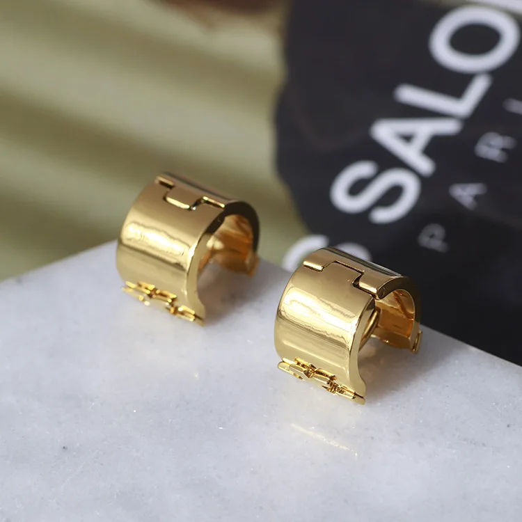 

Metal Texture Simple Fashion C-Shaped Hoop Earrings