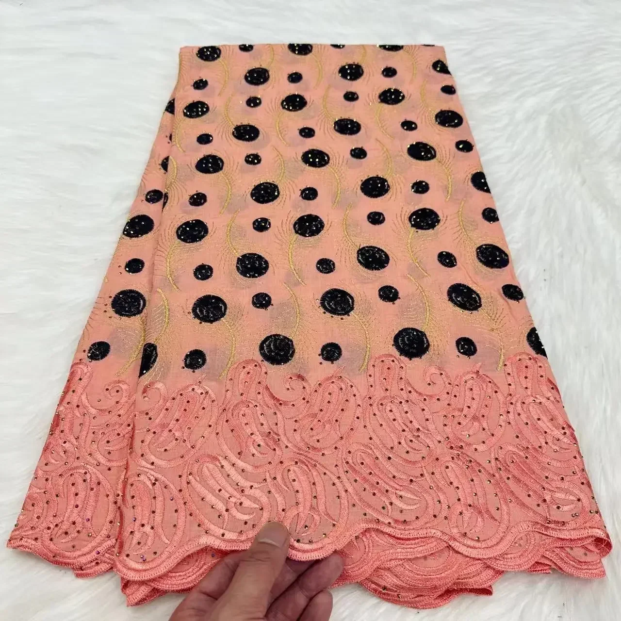 Новейшая розовая черная швейцарская кружевная ткань в Швейцарии 2024