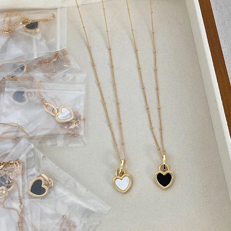 

High-quality Double-sided Shell Love Heart Pendant Necklace Female Korean Retro Simple Neck Chain Collarbone Chain