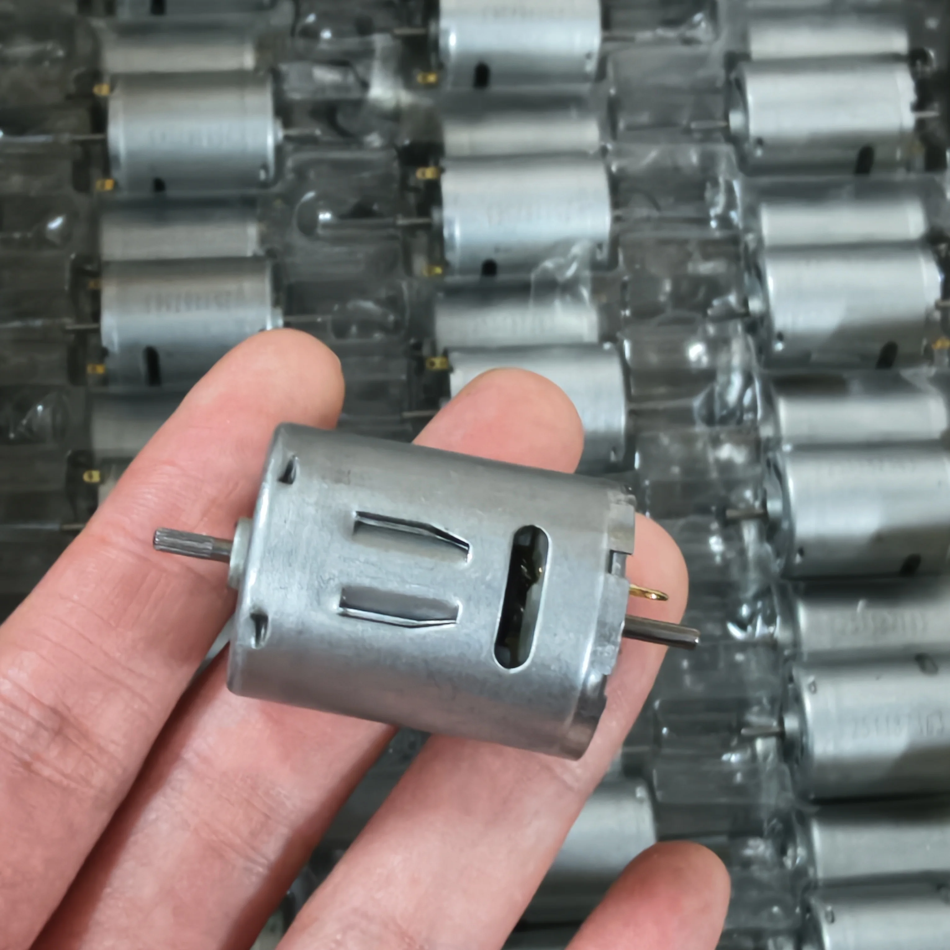 

Мини двигатель постоянного тока PR370AG-25118 6В-12В 15300 об/мин