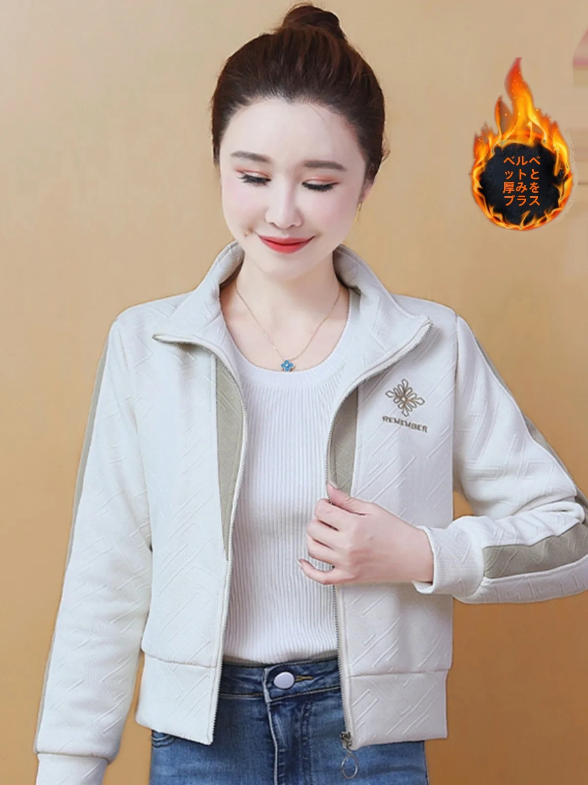 Короткая теплая куртка одного цвета женская осенне-зимняя утолщенная маленькая