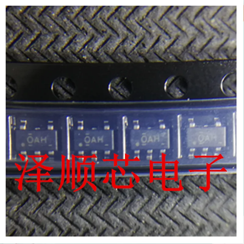 

30pcs original new TPS78233DDCR screen printed OAH SOT23-5 pin 150MA low voltage differential linear regulator IC