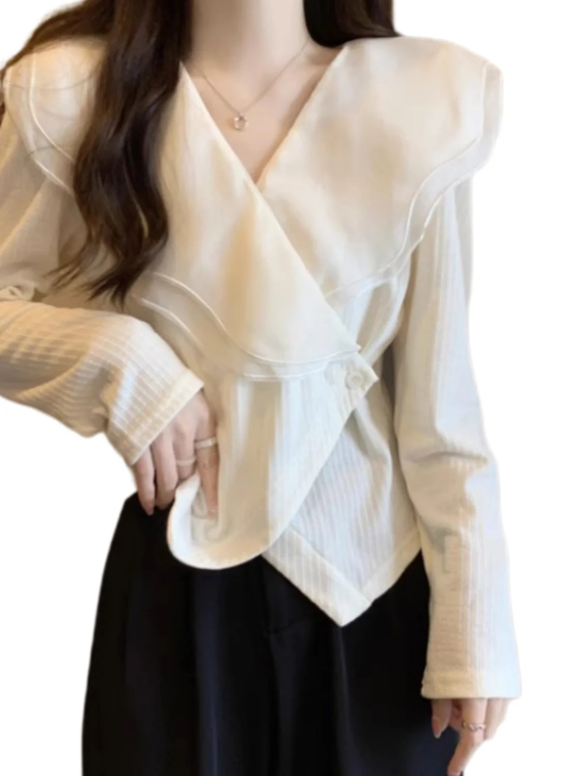 Изящные рубашки с длинными рукавами и v-образным вырезом во французском стиле