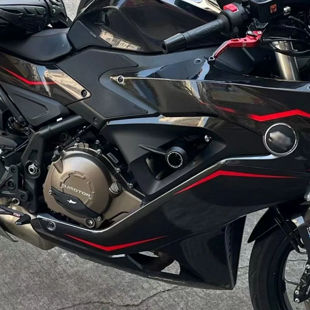 Фото Защитные слайдеры (краш-пэды) для QJMOTOR SRK250/350/400, гоночная версия, разноцветные анодированные кронштейны, неинвазивные модификационные детали №1