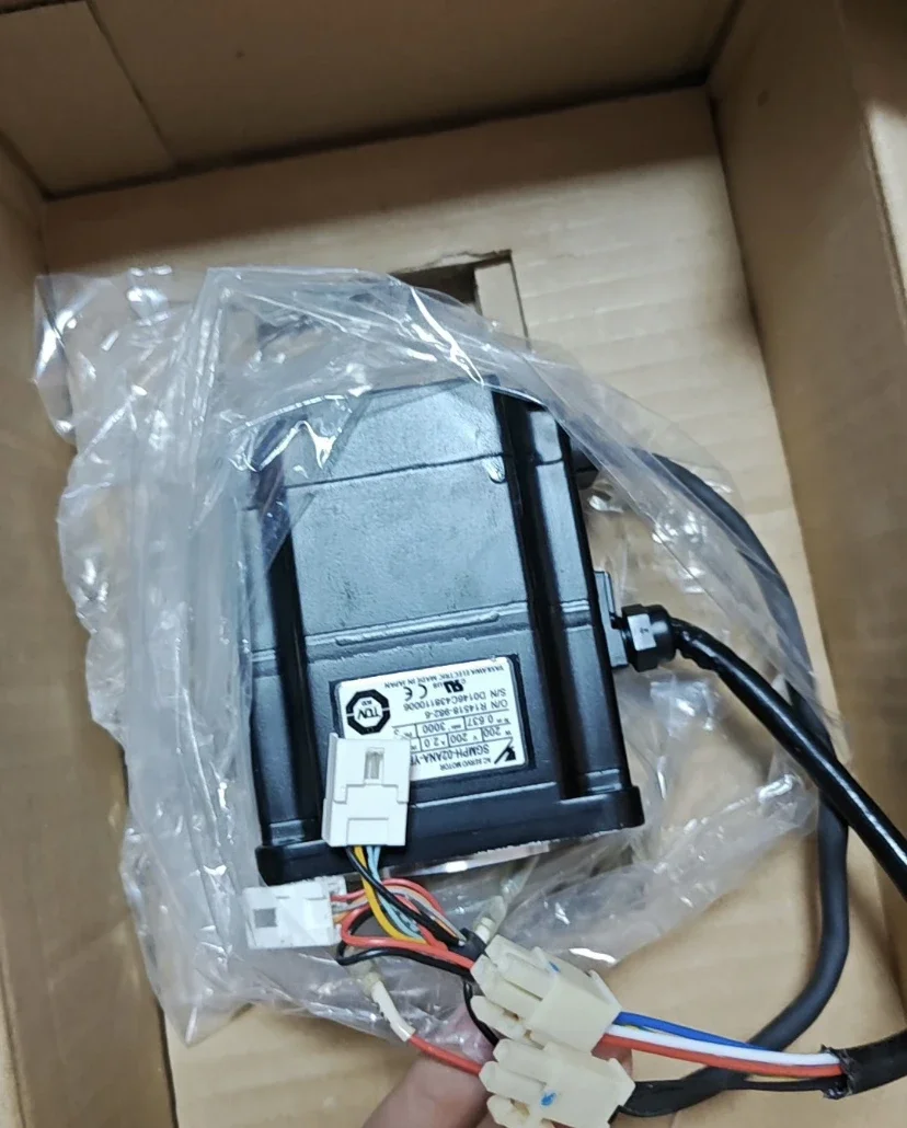 SGMPH-02ANA-YR13 Совершенно новый серводвигатель SGMPH 02ANA YR13