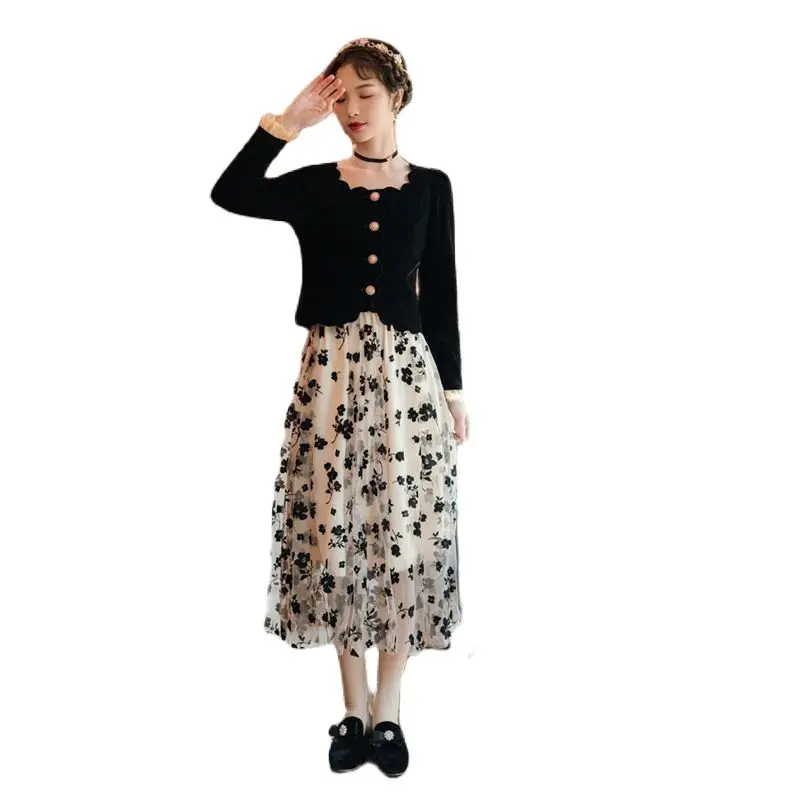 

2022 Autumn and Winter Skirt Suit Retro Leisure Self Cultivation Black Free Shipping