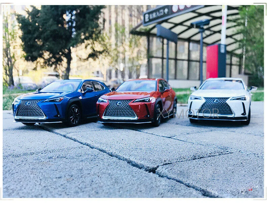 

1:18 для Toyota Lexus UX 260h, литые модели автомобилей, кроссоверов, подарки для мальчиков, коллекция, украшение, дисплей, простая версия/Изысканная ве...