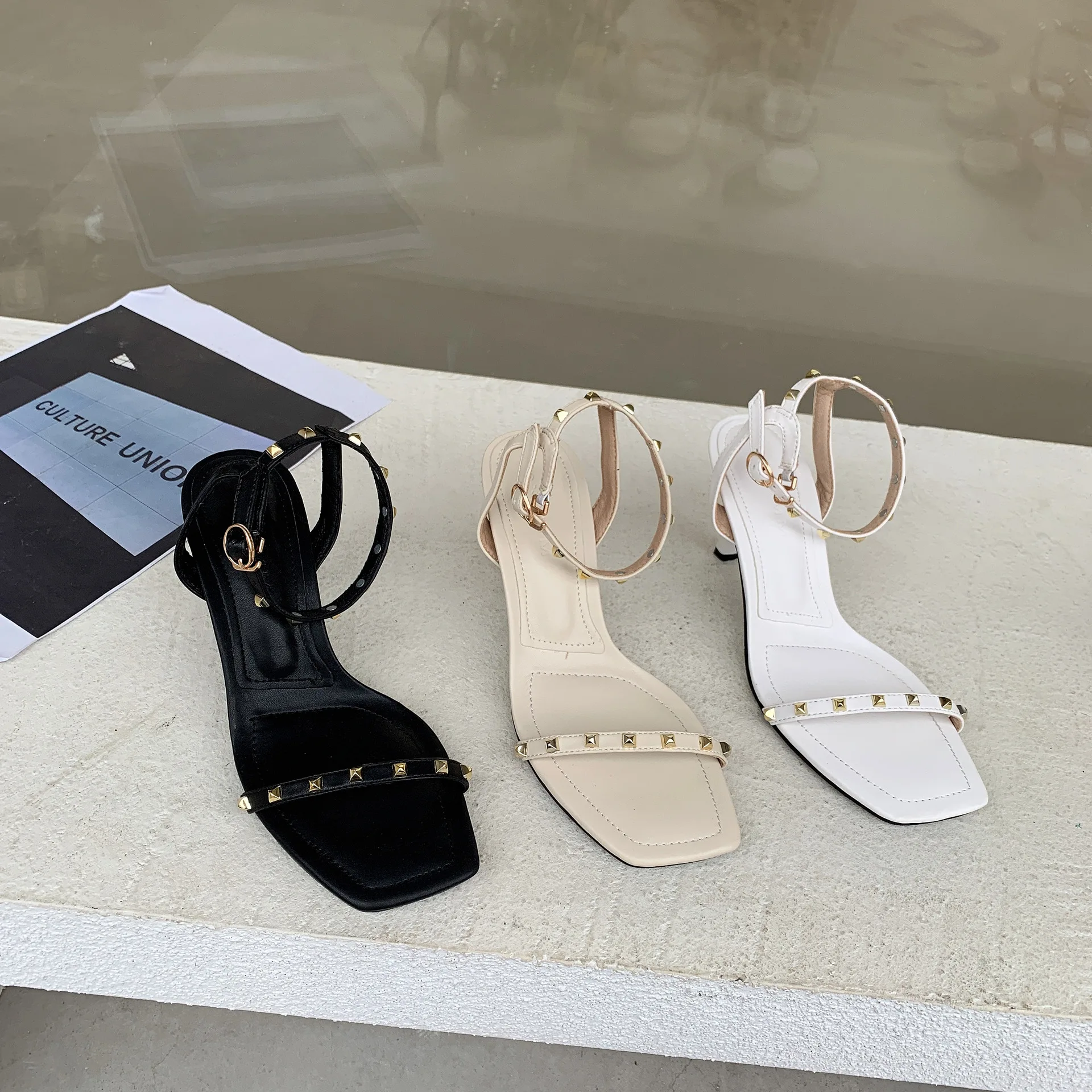 

Туфли женские на низком каблуке-шпильке, с квадратным носком