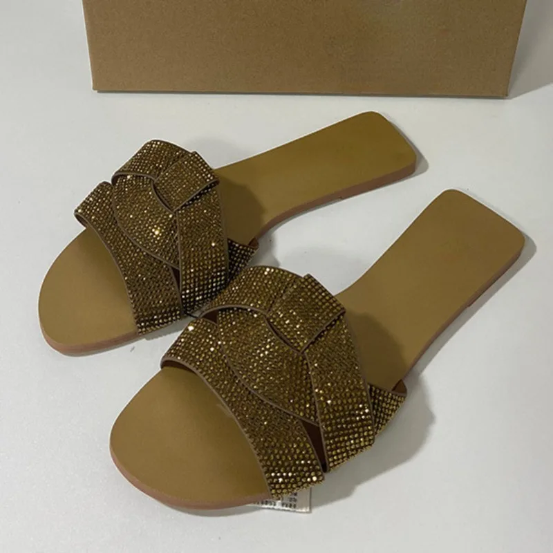 Шлепанцы женские на плоской подошве брендовые дизайнерские блестящие сандалии с