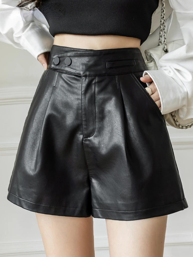 

Осенне-зимние шорты из искусственной кожи для женщин, новинка 2023, асимметричная Талия, трапециевидные ботинки, шорты с карманами, на молнии, на пуговицах, модные штаны Y2K