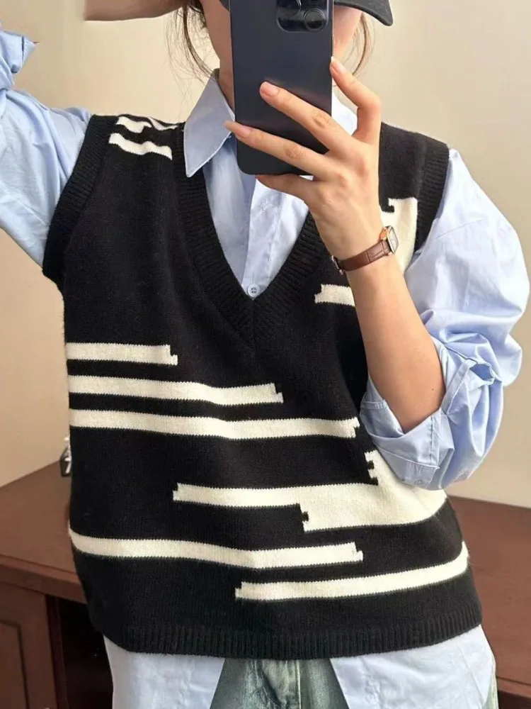 

Sleeveless Sweater Vest Casual Vintage V-neck Pullovers Y2k Aesthetic Women Streetwear Grunge Striped Knitwear Sweater Waistcoat