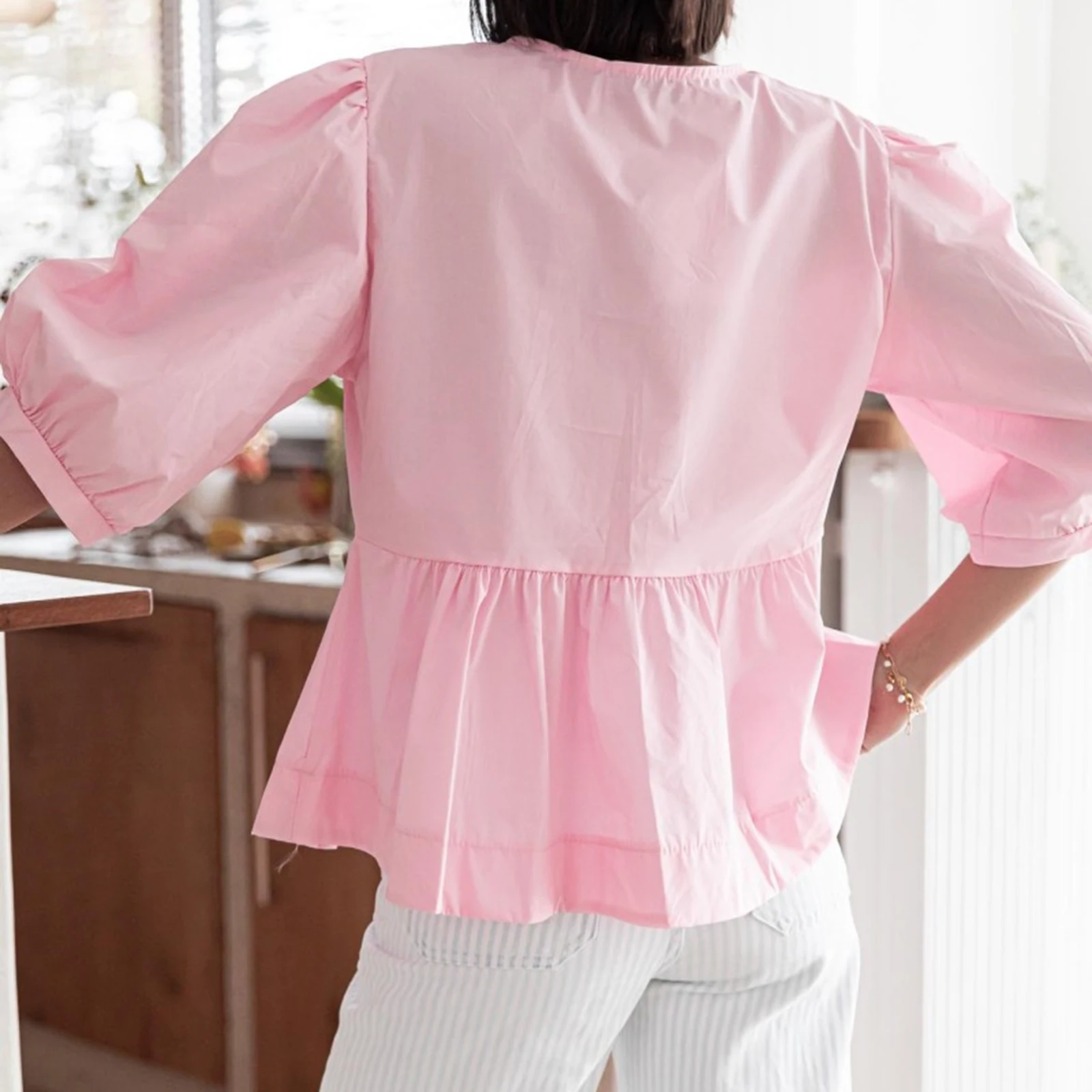 Женская блузка с коротким рукавом-фонариком круглым вырезом