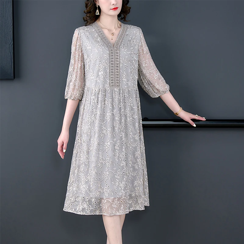 

2023 Summer New Silk Embroidery Short Sleeve Dress French Silk Mesh Splice Robe V-Neck Loose Large Slim Over Knee Skirt