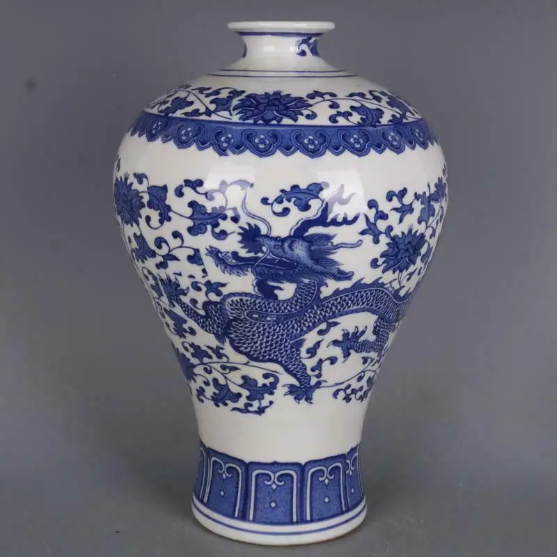 

Chinese Blue and White Porcelain Qing Qianlong Flowers Dragon Design Vase 12.0"