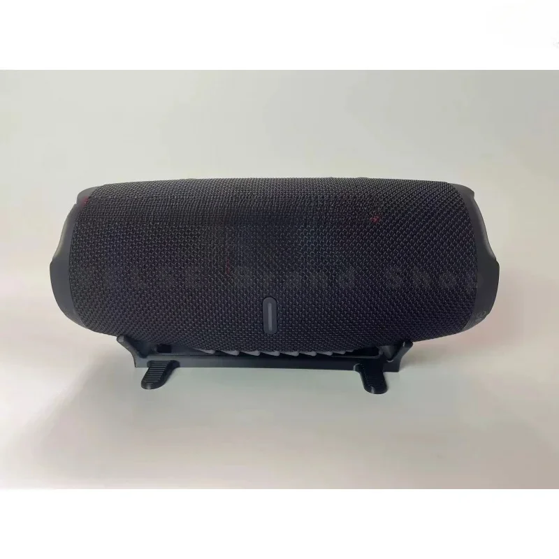 Фото Специально изготовленный вентилируемый корпус для JBL CHARGE5/CHARGE6 отводит накопившееся тепло, что подходит для длительных музыкальных сессий на открытом воздухе. №4